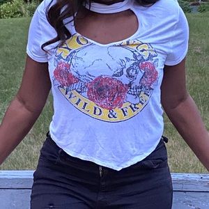 💭 White Graphic Cut Out Top💭